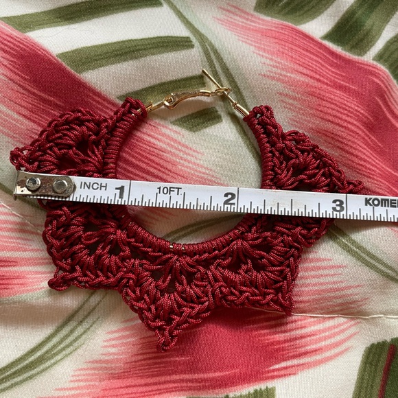 CROCHET FLORAL LACE HOOP EARRINGS- MAROON - Picture 3 of 4